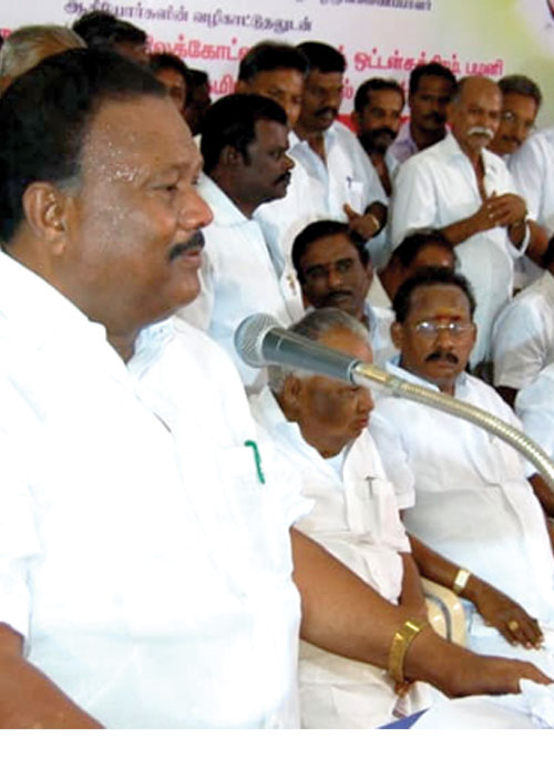 மந்திரி முன்னிலையில் பட்டுவாடா ஃபைட்!