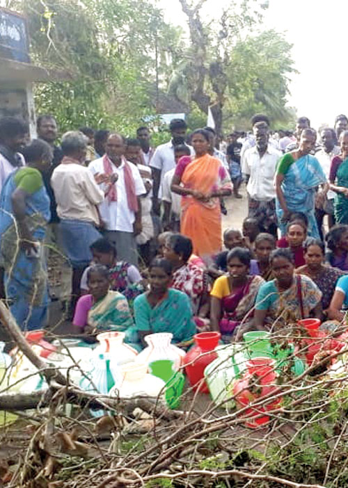 வாடும் மக்கள்!