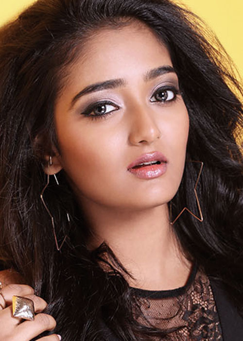 களத்தில் குதித்த மாஜியின் மருமகள்!