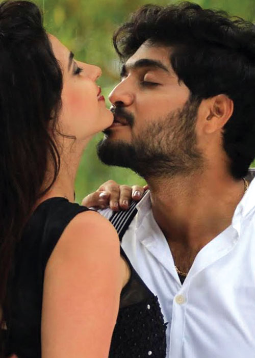 பின்பக்கமா கட்டிப்பிடிச்சு -அலறிய ஹீரோயின்