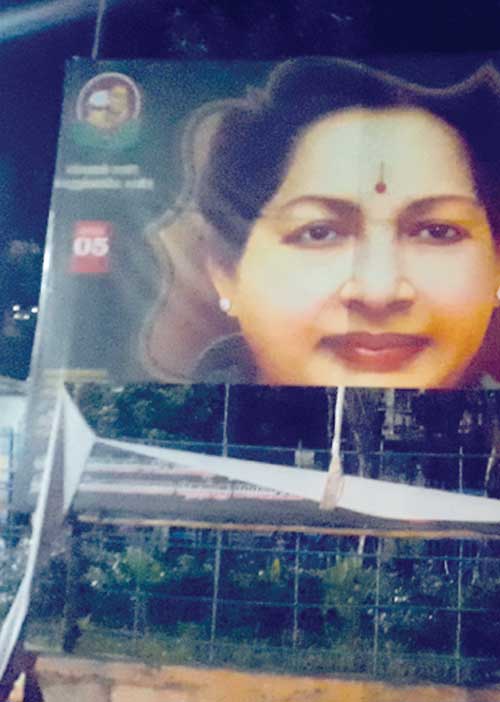 பேனர் கிழிப்பு போட்டி! -அ.தி.மு.க. குஸ்தி!