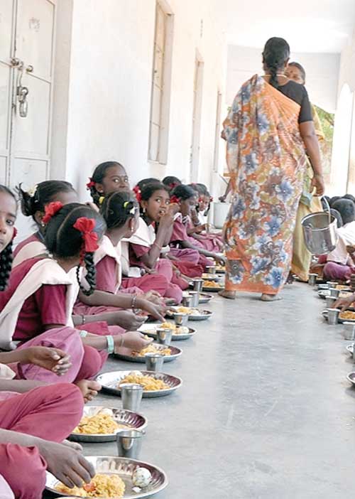 சத்துணவுக்கு மூடுவிழா! -அரைக்கோடி குழந்தைகளின் வயிற்றில் அடிக்கும் அரசு!