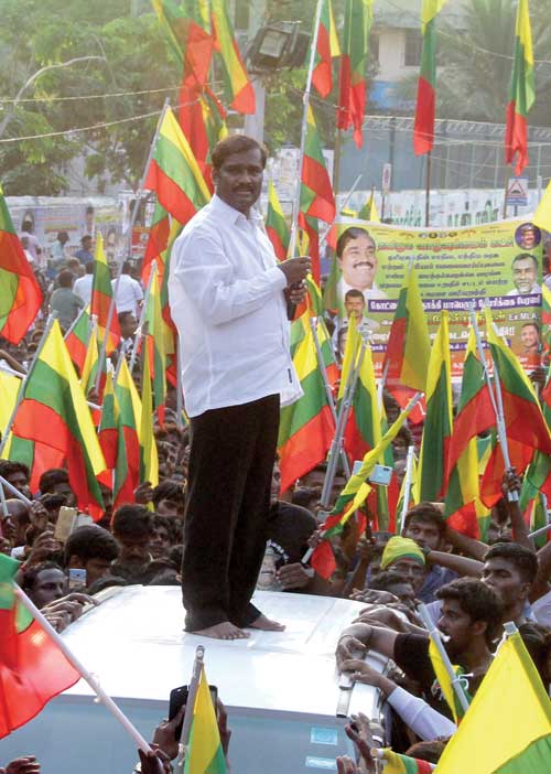 தமிழ்நாட்டு வேலையெல்லாம் வடநாட்டானுக்கா? -வேல்முருகன் ஆவேச முற்றுகை!