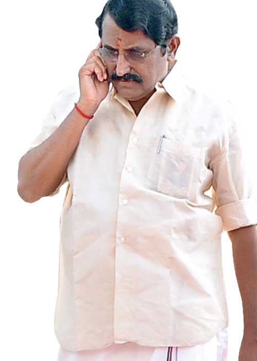 மாஜி மந்திரிக்கு வேட்டு வைத்த மாவட்ட மந்திரி! -சூலூர் இடைத்தேர்தல் ரணகளம்!