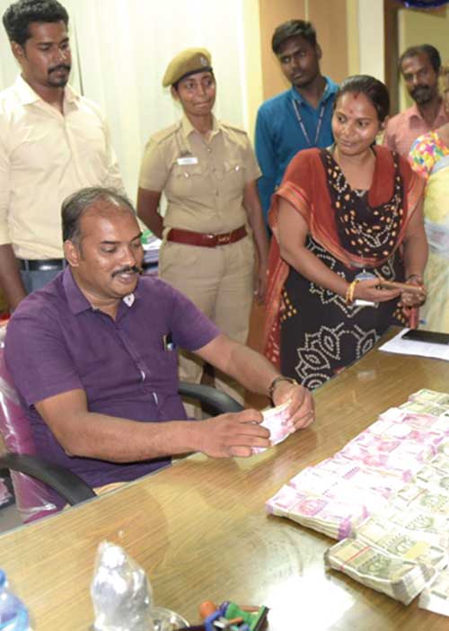 வேலூர் தி.மு.க.வின் வேகத்தைக் குறைக்கும் ரெய்டுகள்!