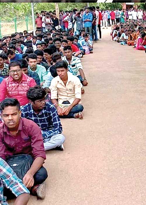 திரண்ட விவசாயிகள்! திணறடித்த மாணவர்கள்!