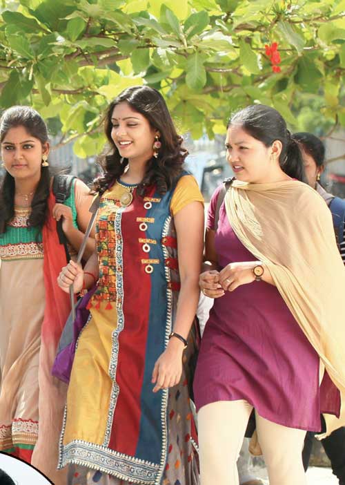 பூவே போகாதே