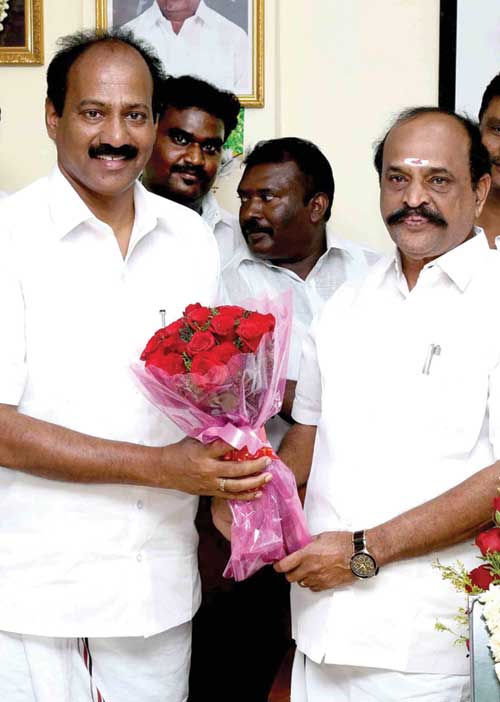 அ.தி.மு.க. + தி.மு.க. மா.செ.க்கள் "கூட்டுறவு!' -புலம்பும் தூத்துக்குடி உடன்பிறப்புகள்!