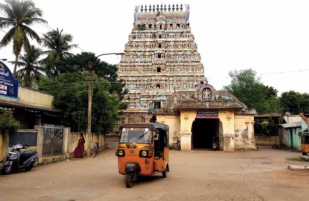 ஆதீன அரசியல்! வேட்டியை உருவிய ரவுடிகள்!