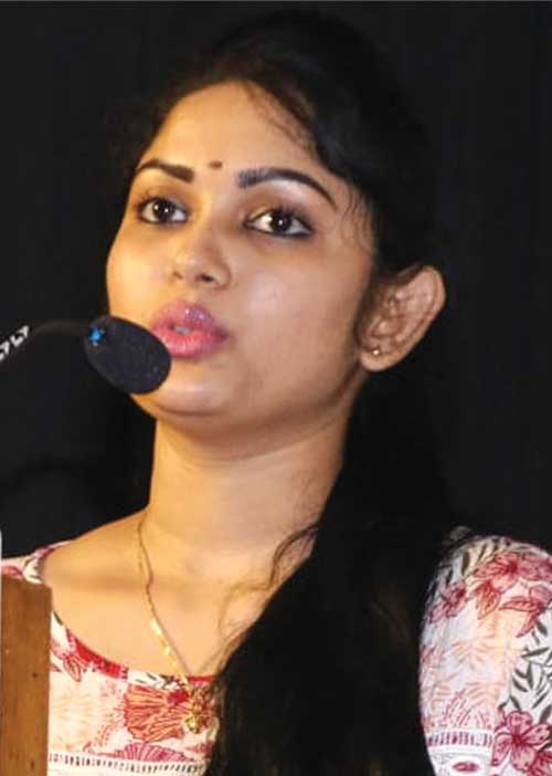 ரிலீஸ் சிக்கல்! அமைச்சர்- இளம் நடிகை சந்திப்பு!