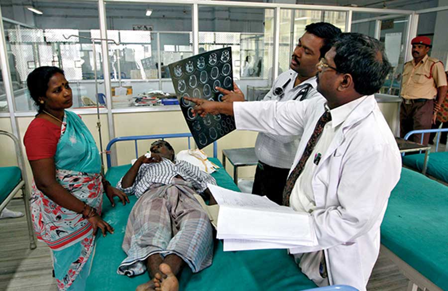 யுத்தத்தில் அரசு டாக்டர்கள்! அலைகழிக்கப்படும் பழைய நோயாளிகள்!