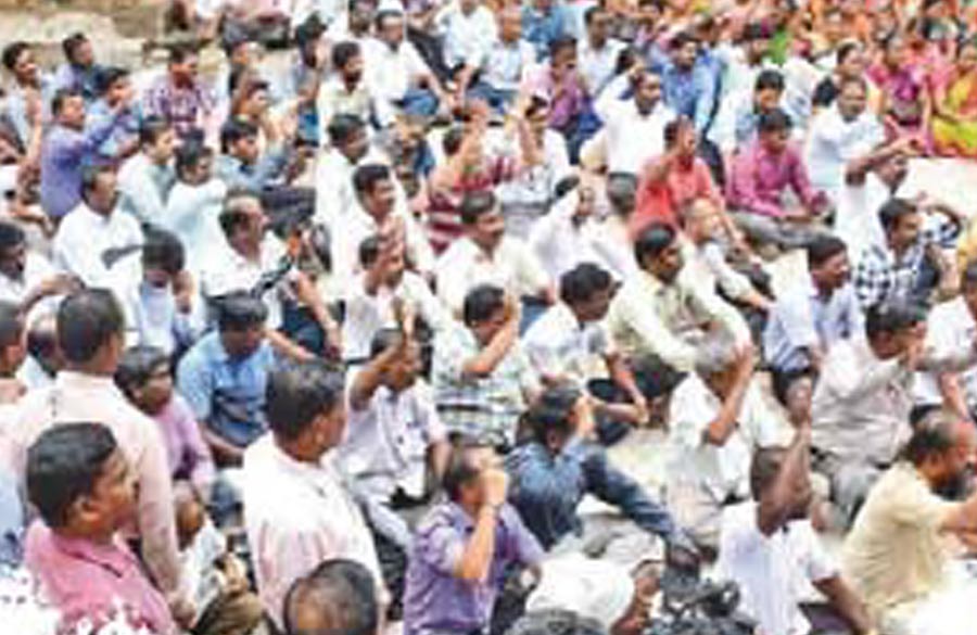 இடியாப்ப சிக்கலில் நிர்வாகம்! எடப்பாடிக்கு எதிராகப் போர்க்கொடி!