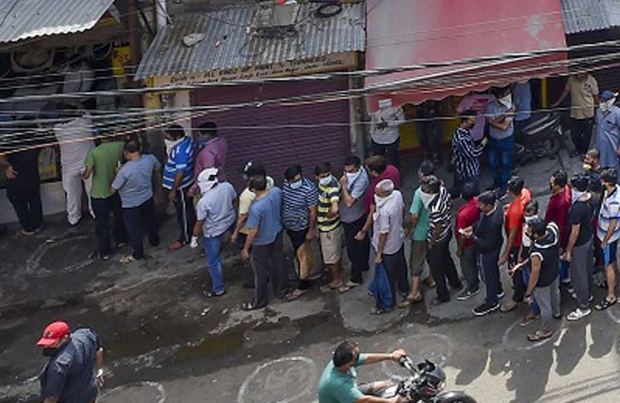 டாஸ்மாக் நாடு! அரசைக் காப்பாற்றும் குடிமக்கள்!