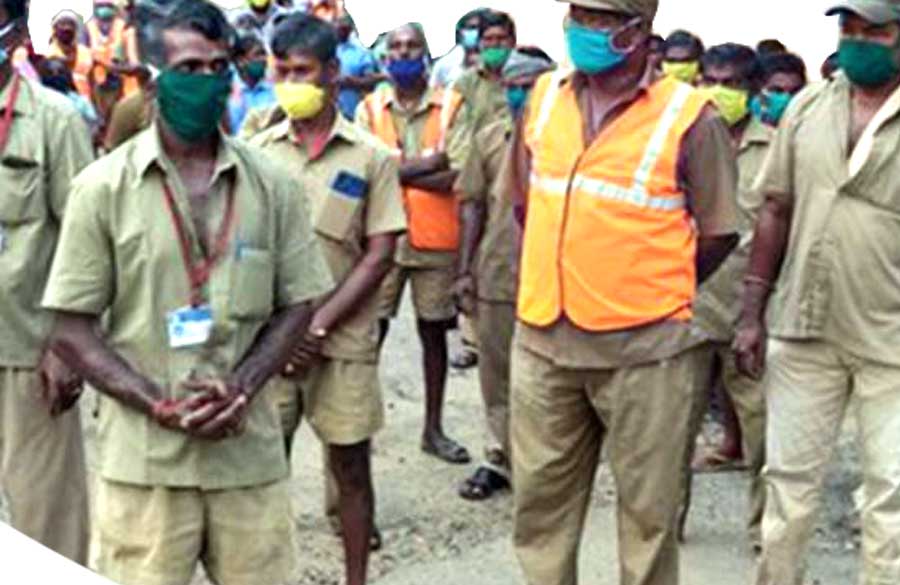 சிக்னல்  கூலி உயர்வு கேட்கும் தூய்மைப் பணியாளர்கள்!