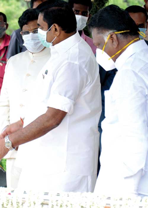 அதிகாரத்தில் இ.பி.எஸ்.! அவமானத்தில் ஓ.பி.எஸ்.!