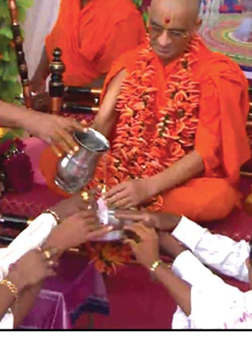 எமனான எச்சில் பிரசாதம்! -குருஜியைக் கொன்ற கொரோனா!