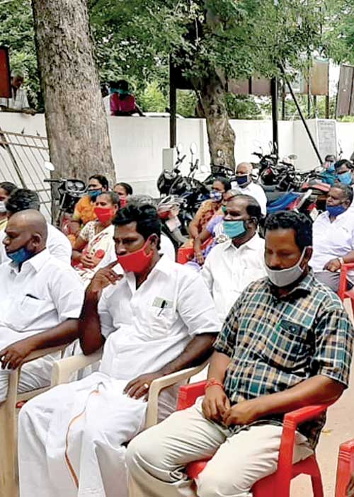 ஆளும்கட்சி பிரமுகர்களின் நிதிக் கொள்ளை! ஊராட்சி மன்றத் தலைவர்கள் போர்க்கொடி!