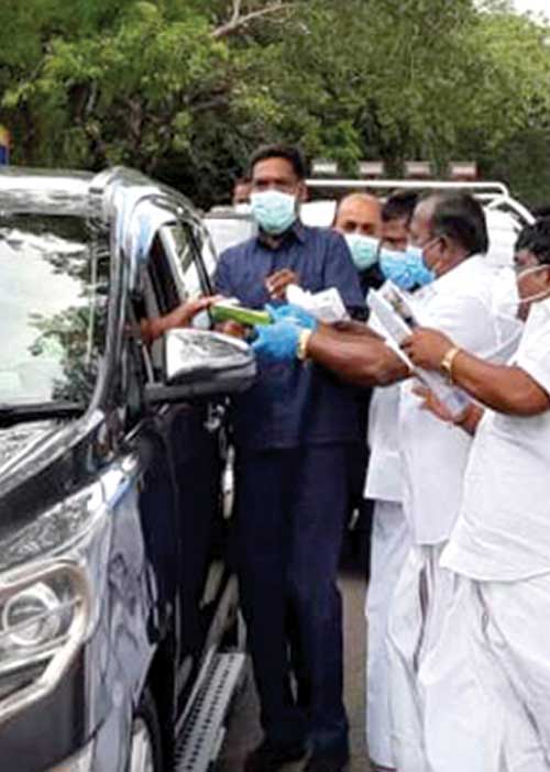 கட்சிக்காரர்களுக்கு கல்தா! கிரிமினல்களுக்கு பதவி! -கொந்தளிக்கும் தூத்துக்குடி அ.தி.மு.க.!