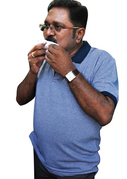 பந்தாடப்படும் விசுவாசிகள்! கண்டுகொள்ளாத தினகரன்!