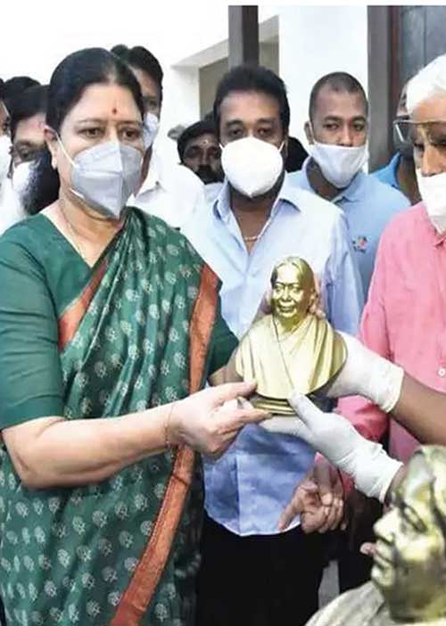 சசி அதிரடி எண்டரி! பிளக்கும் அ.தி.மு.க.!