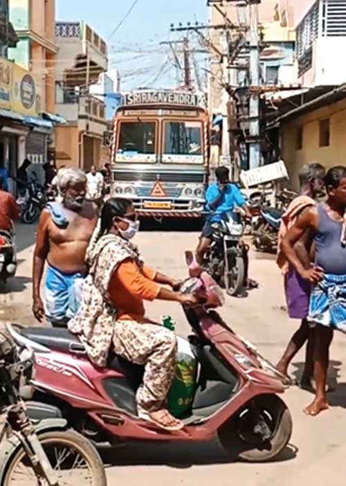 ஆர்.கே. நகரான கும்பகோணம்! டோக்கனால் கதி கலங்கிய கடைக்காரர்