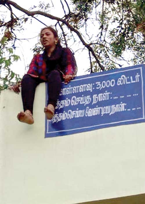 தாக்கப்பட்ட தந்தை... போராடும் மகள்!