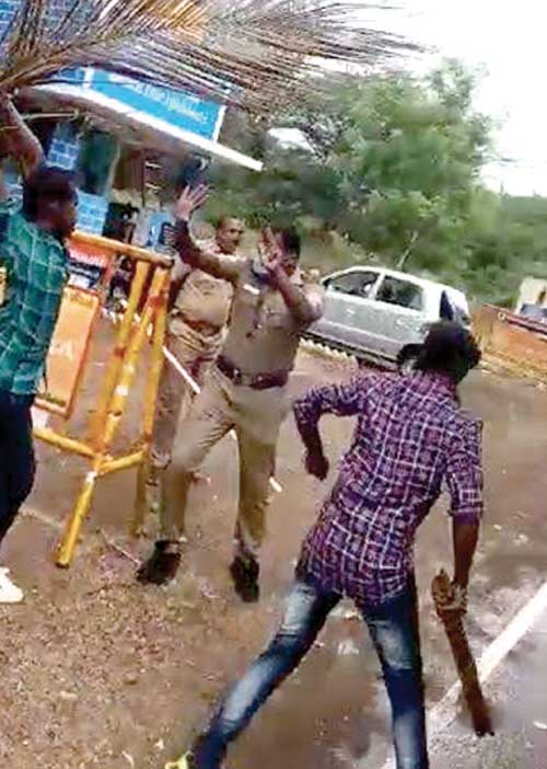 போலீஸை தாக்கிய இளைஞர்கள் முழு வீடியோ எங்கே?
