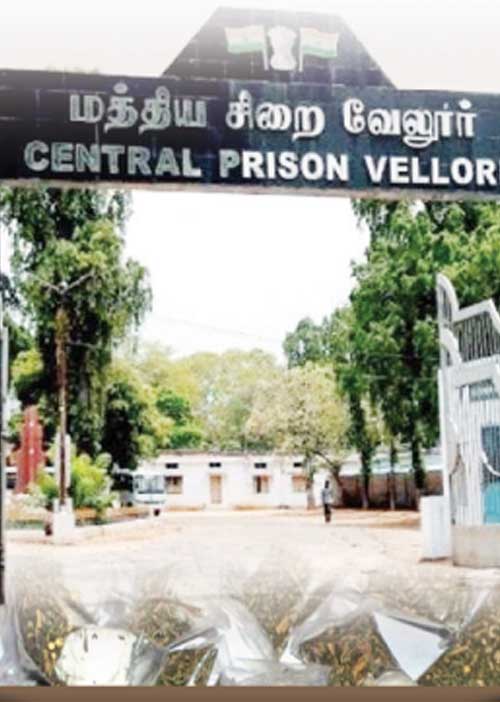 சிறைக்குள் கஞ்சா! -பெண் அதிகாரிகள் பாலிடிக்ஸ்!