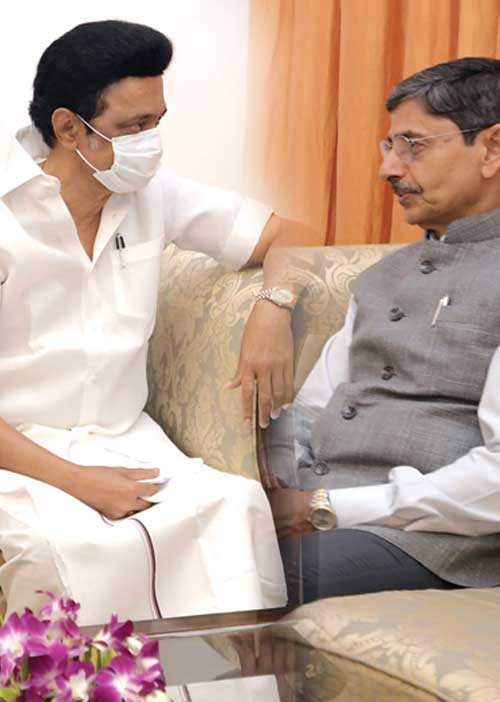 ராங்கால் முதல்வரை அப்செடாக்கிய கவர்னர்! போயஸ் கார்டனை கைப்பற்ற சசிகலா புது ரூட்!