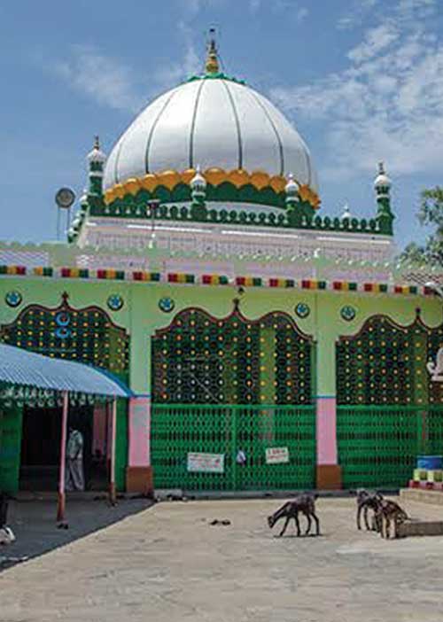 ராணி மங்கம்மாள் தந்த தர்கா நிலத்தில் "பங்காளி'ச் சண்டை!