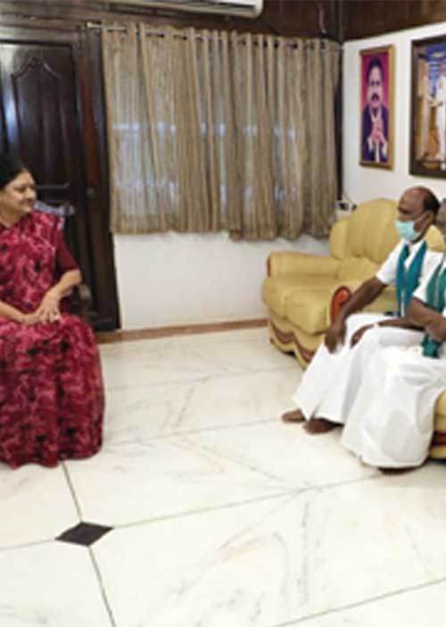உறவுகளுடன் உரையாடிய சசி! ரகசியமாய் சந்தித்த மாஜிக்கள்!