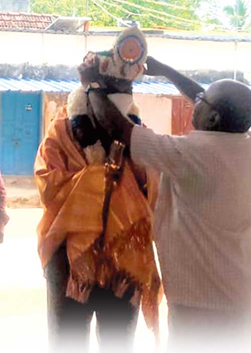 "ராஜா'வை கூஜாவாக்கிய நெட்டிசன்கள்! -கல்வி அதிகாரிக்கு ஆப்பு!