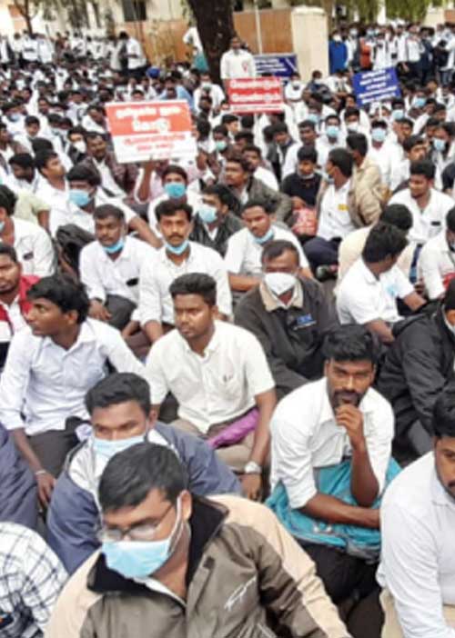 எங்களுக்கு வழி சொல்லுங்கள்! போராட்டத்தில் சுகாதார ஆய்வாளர்கள்!