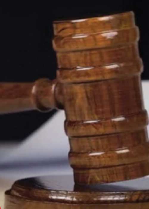 ச்சீச்சீ வழக்கறிஞர்! -நீதிபதிகள் அதிரடி ஆக்ஷன்!