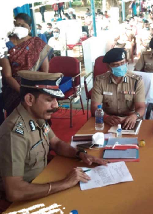 கோரிக்கைகளுடன் காவலர்கள்! குறை தீர்க்கும் அதிகாரிகள்!