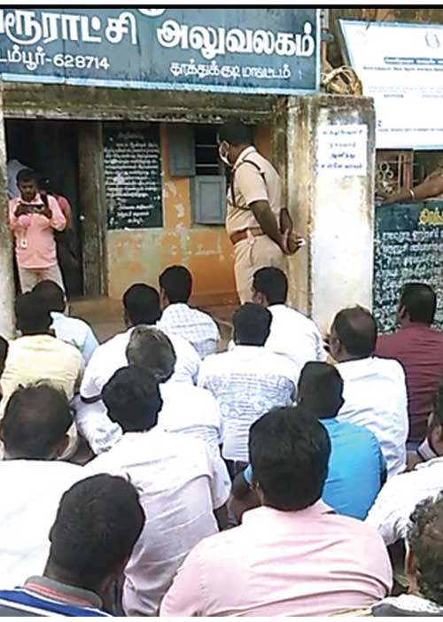 நிறுத்தப்பட்ட தேர்தல்! சர்ச்சையில் அமைச்சர்!