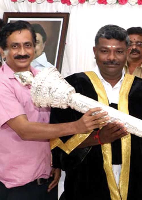வணக்கத்துக்குரிய ஆட்டோ டிரைவர்! -கும்பகோணம் மேயர் ஜாக்பாட்!
