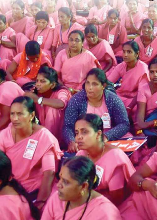 பத்துலட்சம் கைகளில் ஒற்றை விருது!