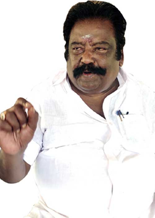ஓ.பி.எஸ். வேட்டியை அவிழ்க்கப் பார்க்கிறார்கள்! மாஜி எம்.எல்.ஏ. ஆவேசம்!