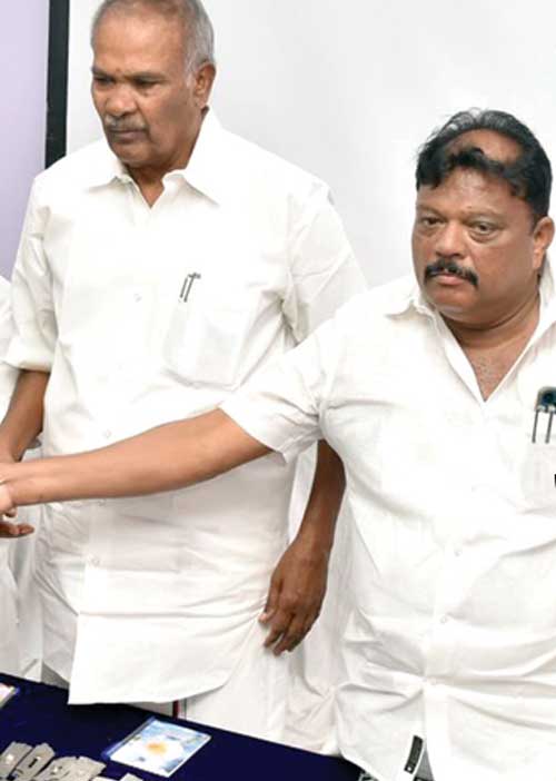 ஆட்சியரை மிரட்டிய எம்.பி! அடக்கிய அமைச்சர்!