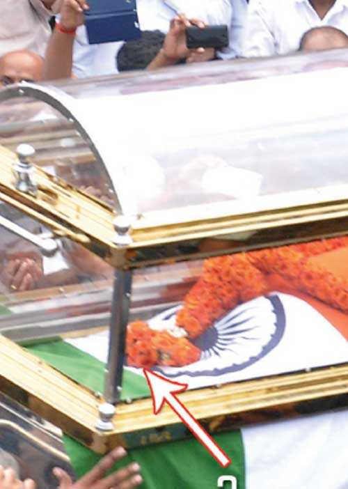அரெஸ்ட் பண்ண தில்லு இருக்கா? -ஜெ. கால் இருக்கிற ஒரு போட்டோவ காண்பிங்கடா... -நக்கீரன் கோபால்