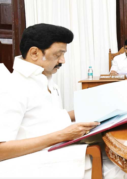 அமைச்சர்களுடன் அதிகாரிகள் மாற்றம்! கோட்டையில் புயல்!