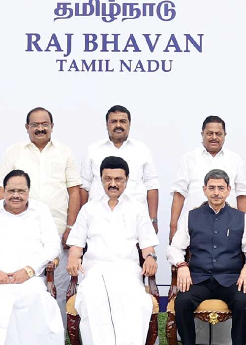 மந்திரிகள் மாற்றம்! திரைமறைவு ரகசியம்! -நடந்தது என்ன?
