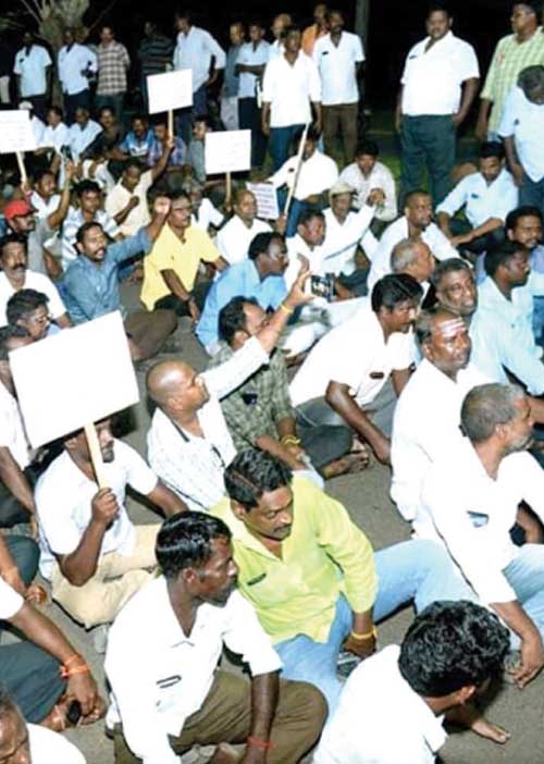 ஒளி என்.எல்.சி! இருளில் தொழிலாளர்கள் வாழ்க்கை!