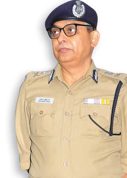 காவல்துறையில் அசத்தும் பெண் அதிகாரிகள்! -கமிஷனர் பெருமிதம்!