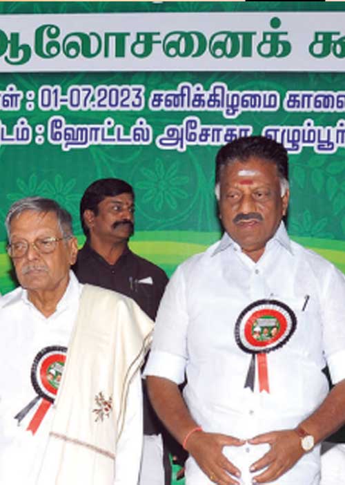 வார் ரூம் மிரட்டல் ஓங்கும் ஓ.பி.எஸ். கை!