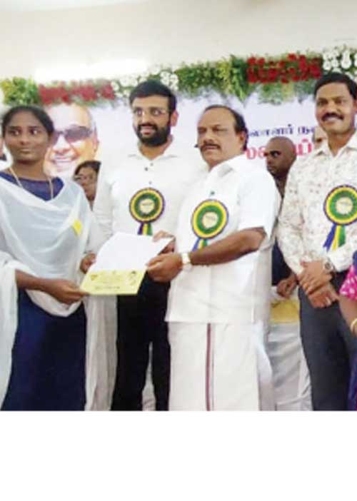 100 வேலைவாய்ப்பு முகாம்கள்! 2 லட்சம் பேருக்கு வேலை! அசத்திய அமைச்சர்!