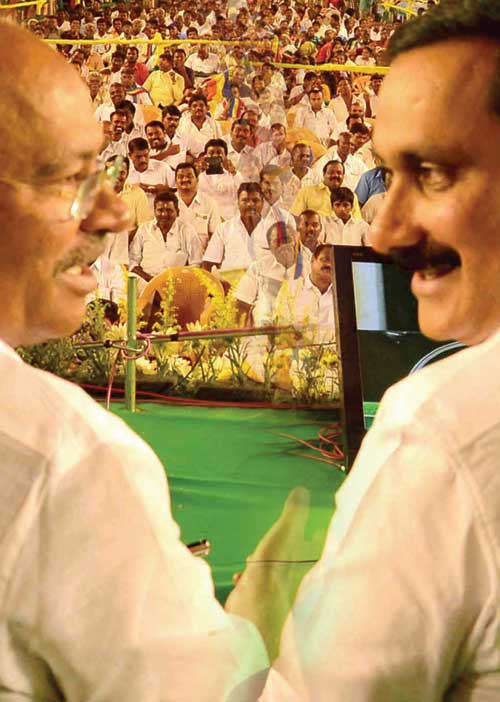 தேர்தல் கூட்டணி! புகைச்சலில் பா.ம.க. தொண்டர்கள்!