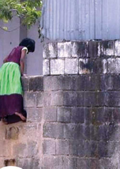 20 ஆண்டுகால தீண்டாமைச்சுவர்! 2 மணி நேரத்தில் தகர்த்த கனிமொழி!