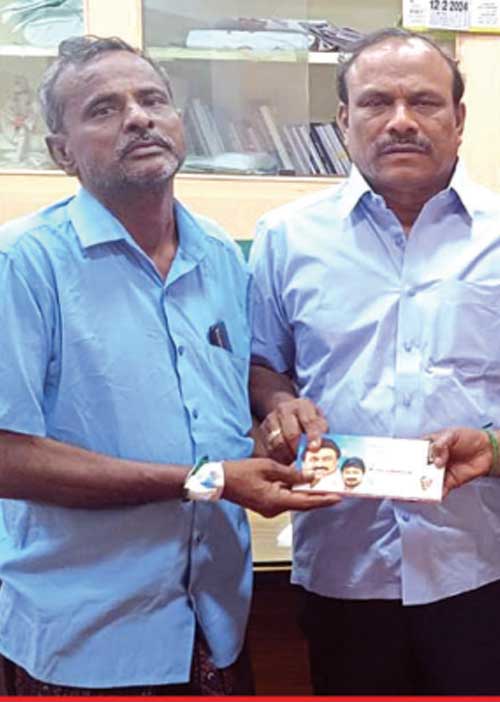 உயிர்காத்த அமைச்சர்! நெகிழ்ச்சியில் தொண்டர்!